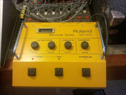 Roland-GR-100